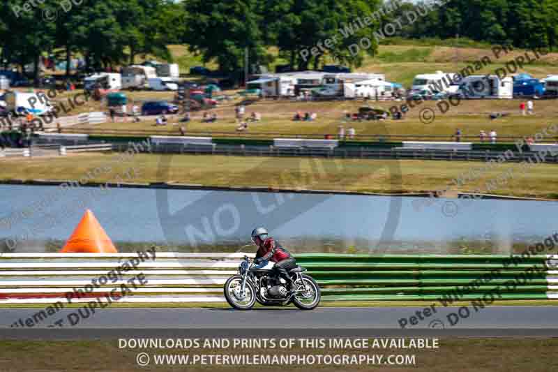 Vintage motorcycle club;eventdigitalimages;mallory park;mallory park trackday photographs;no limits trackdays;peter wileman photography;trackday digital images;trackday photos;vmcc festival 1000 bikes photographs